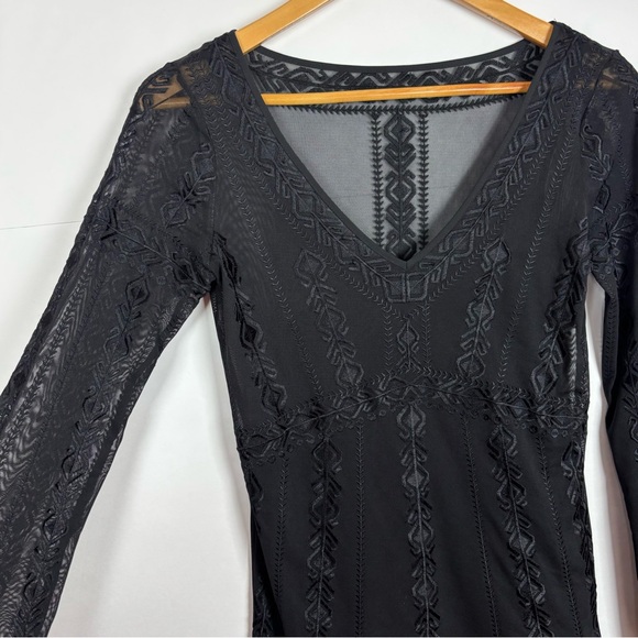 White House Black Market Womens Top XXS Black Long Sleeve V Neck Embroidered - Picture 3 of 6